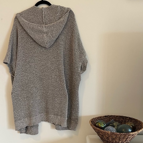 Aritzia Community Hooded Ionic Cape XS/S - Picture 3 of 6